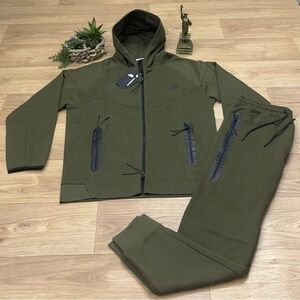 Nike Men's Dark Green Hooded Jacket and Jogger Set